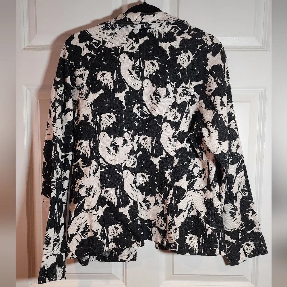 Sag Harbor Black And White Floral Open Front Jacket Size 12